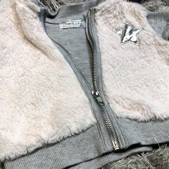 Pippa&Julie Grey and White Sweater Child size 3T - Picture 4 of 7